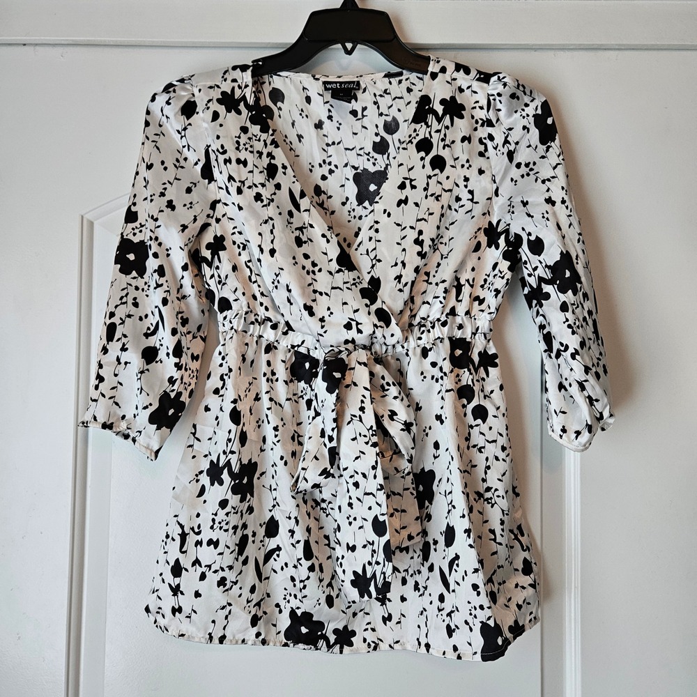 Wet Seal Blouse Women Medium White Black Floral V-Neck Y2K Spring Babydoll Satin